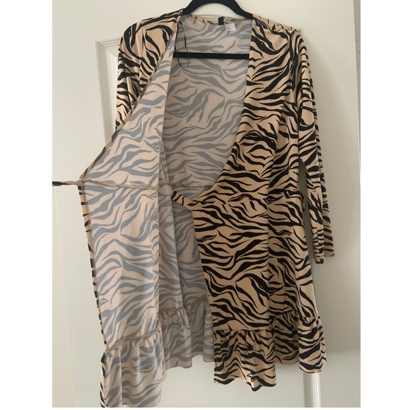 ⚠️SOLD⚠️ Leopard Stripe Print Wrap Dress - Picture 4 of 7
